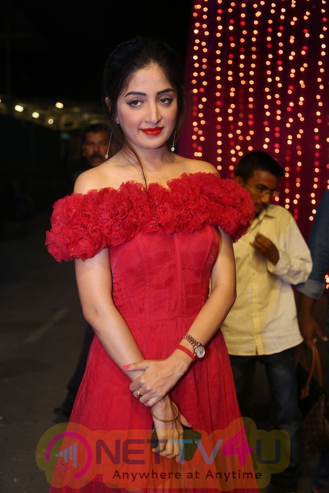 Poonam Kaur Latest Stills Galleries Hd Images