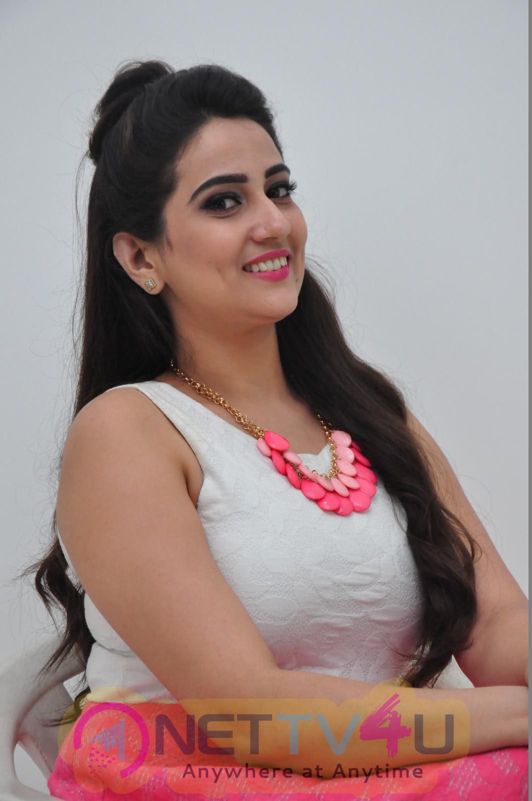 Telugu Anchor Manjusha New Gorgeous Photos 381813 Galleries HD Images