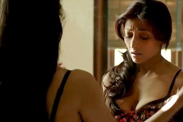 bollywood actress boobs exposing seens