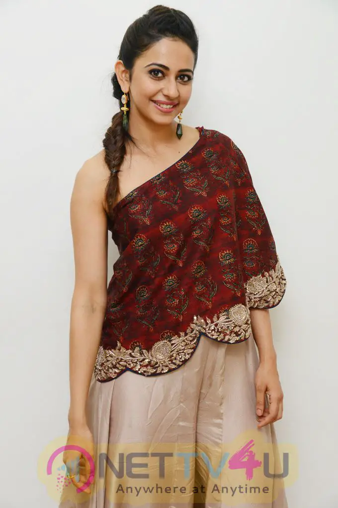  Actress Rakul Preet Singh Latest Stills  Telugu Gallery