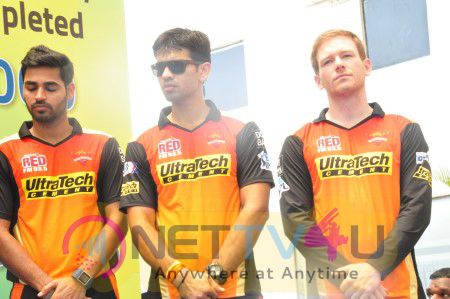  IPL Sunrisers Team Felicitates Apollo Doctors Photos Telugu Gallery