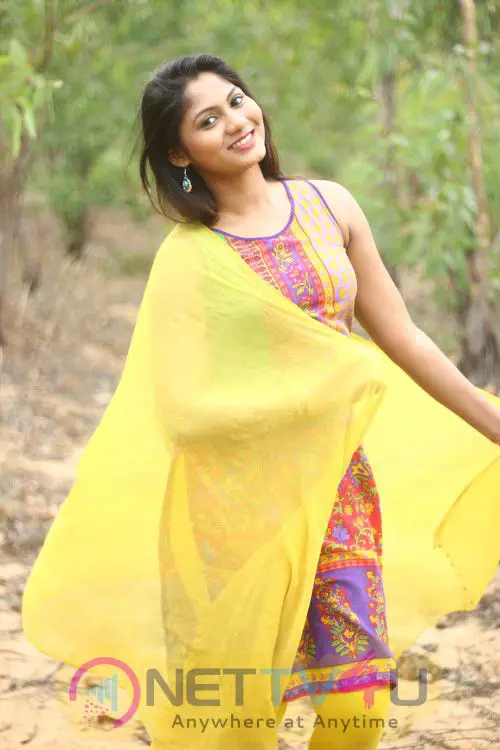  Tamil Actress Shruthi Reddy New Photo Shoot Images Tamil Gallery