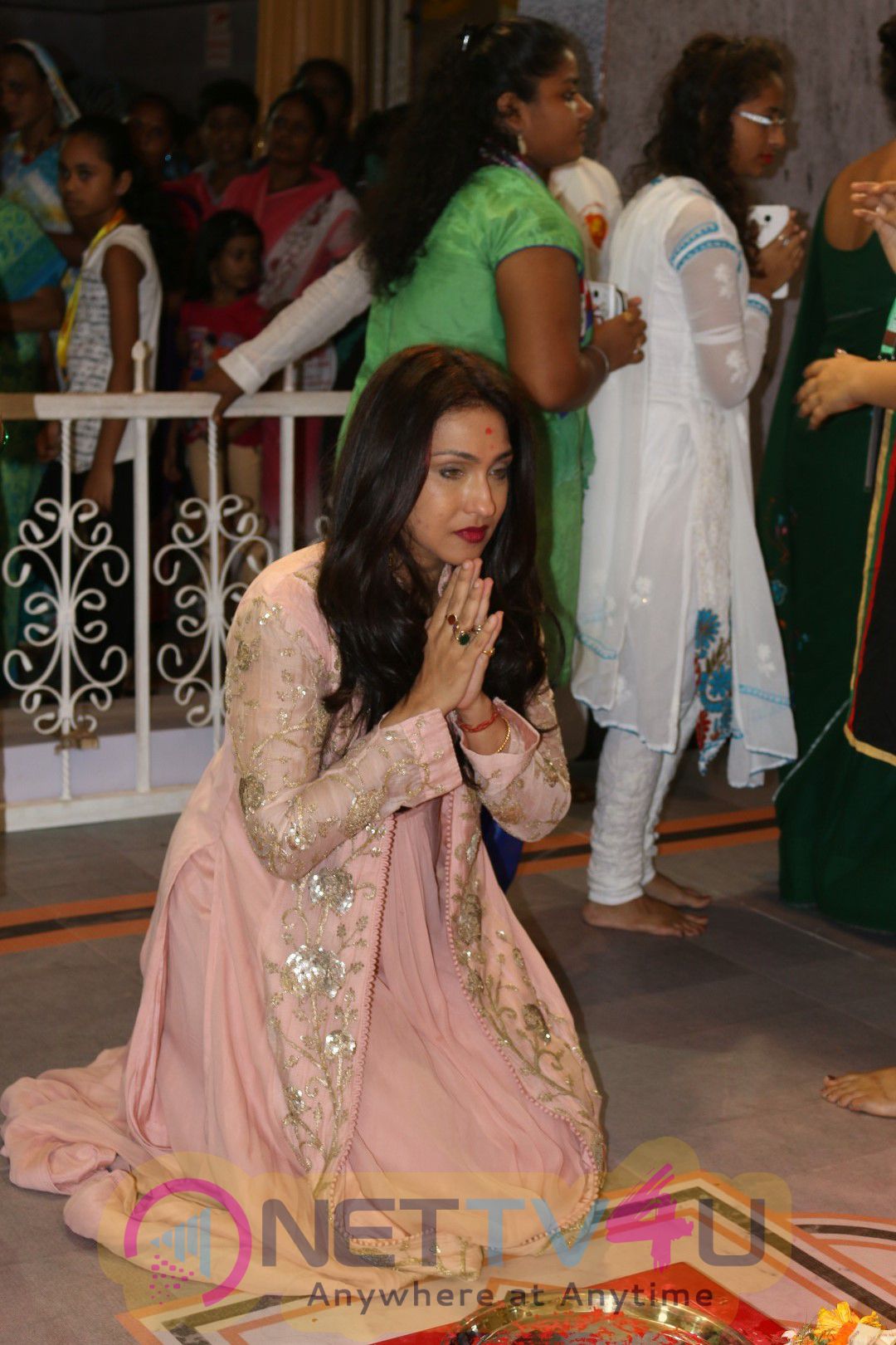  Actress Rituparna Sengupta Visit Andheri Cha Raja Photos Hindi Gallery