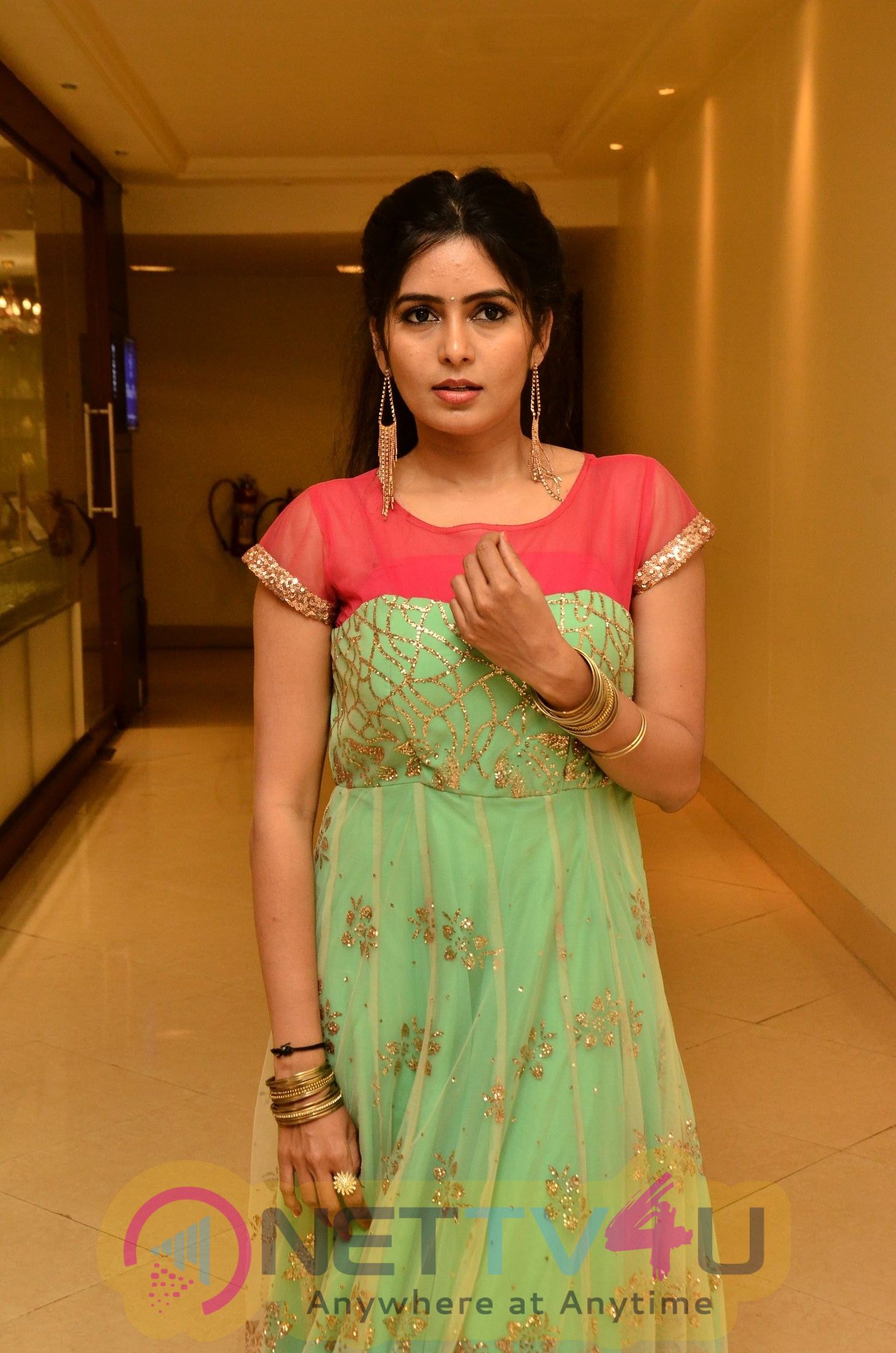 Actress Madhumitha Krishna Inaugurates Trendz At Exhibition Taj Krishna ...