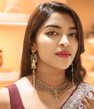 Telugu Actress Riddhi Oberoi