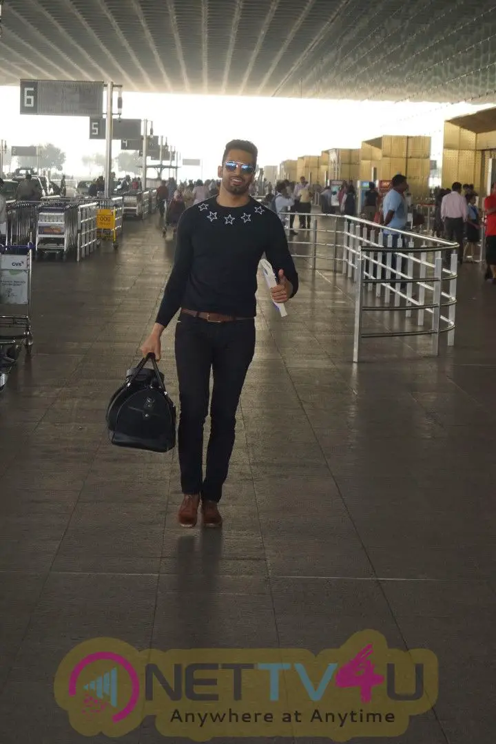 Airport Spotted Actor Upen Patel Travelling To Chennai For His Film Shooting Hindi Gallery