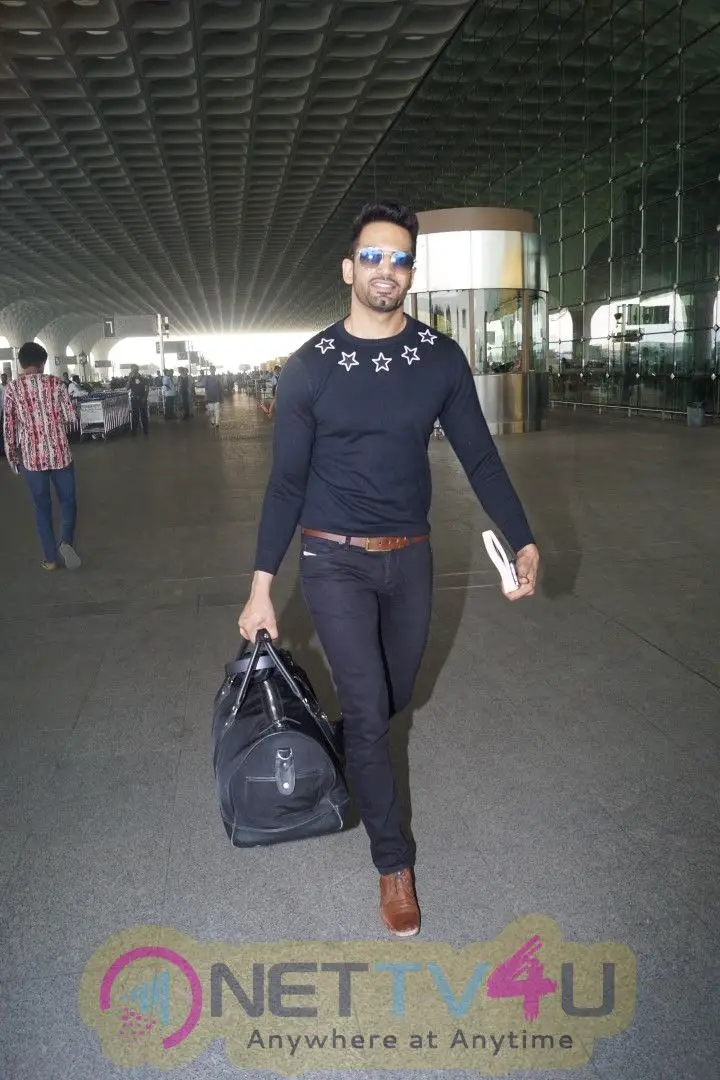 Airport Spotted Actor Upen Patel Travelling To Chennai For His Film Shooting Hindi Gallery