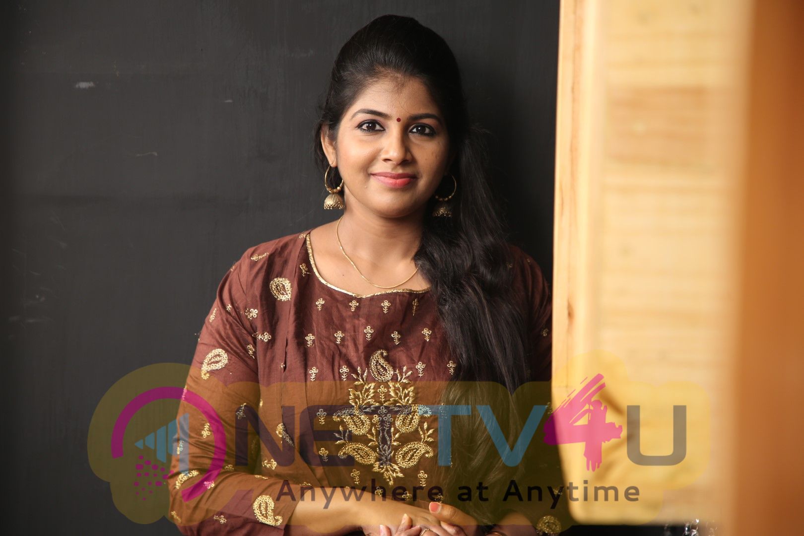 VJ Toshila Umashankar Exclusive Interview Stills Tamil Gallery