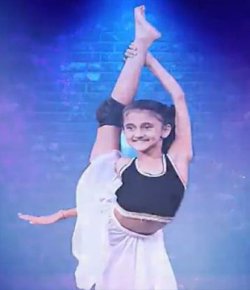 Paridhee Hindi Contestant