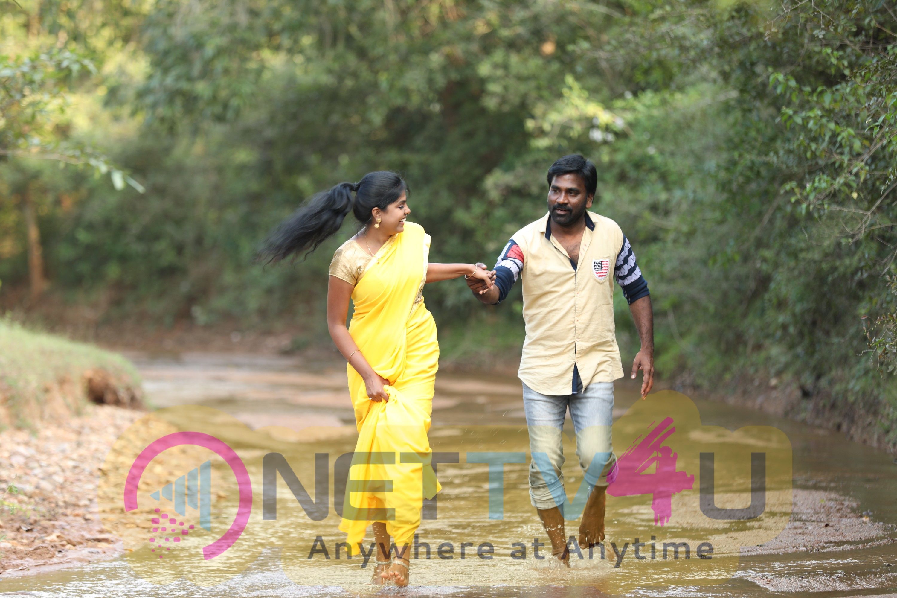 Kadhal Enaku Romba Pidikum Movie Stills Tamil Gallery