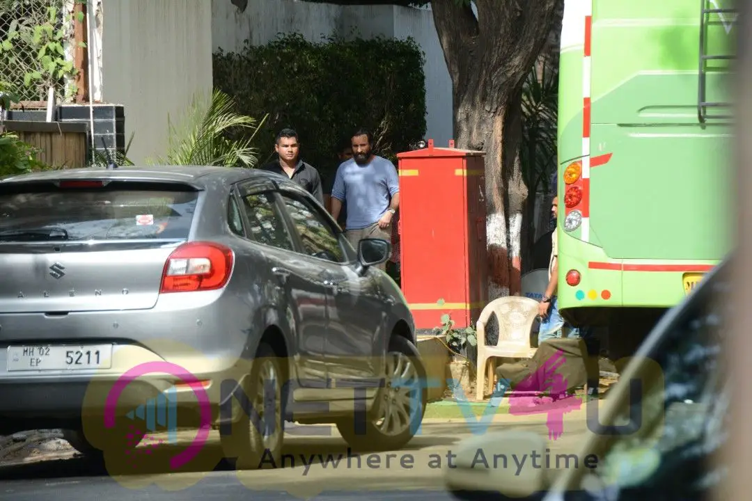 Saif Ali Khan And Kareena Kapoor Khan Shooting Spot Images   Hindi Gallery