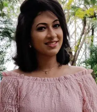 Malayalam Tv Presenter Cynthia Lavin