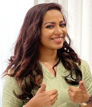 Malayalam Tv Presenter Shruthi Vijayan
