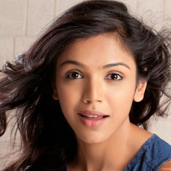 Shriya Pilgaonkar Marathi Movie Actress