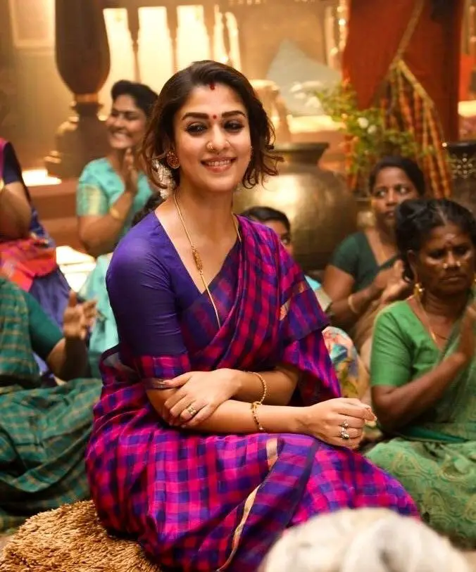 Actress Nayanthara Romantic Stills Tamil Gallery