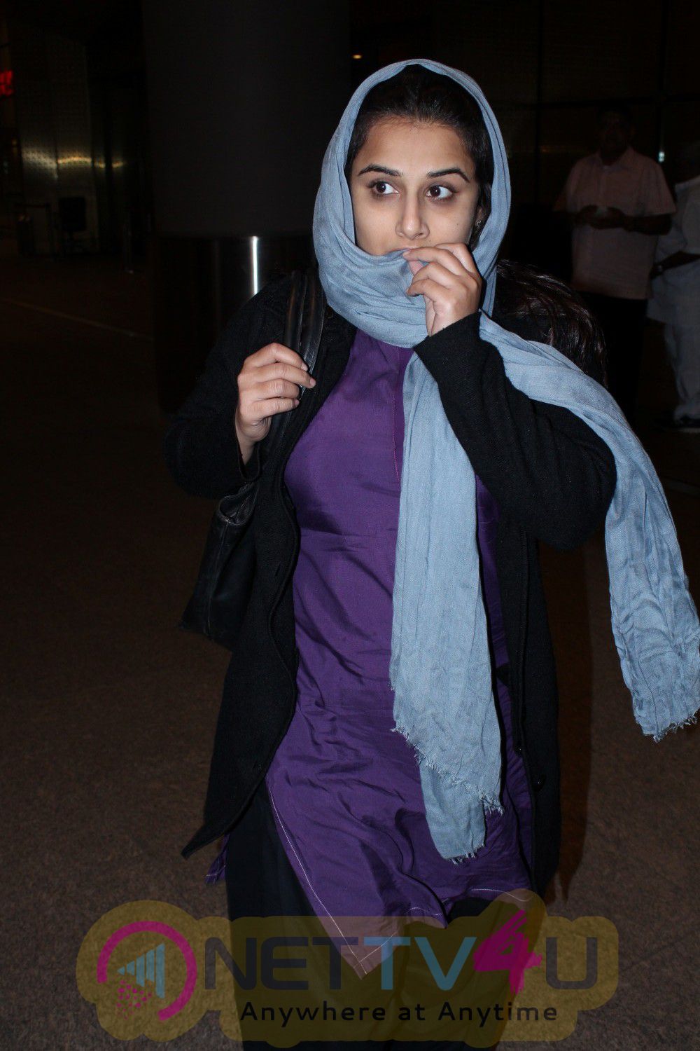 Actress Vidya Balan Spotted At Airport Good Looking Pics Hindi Gallery