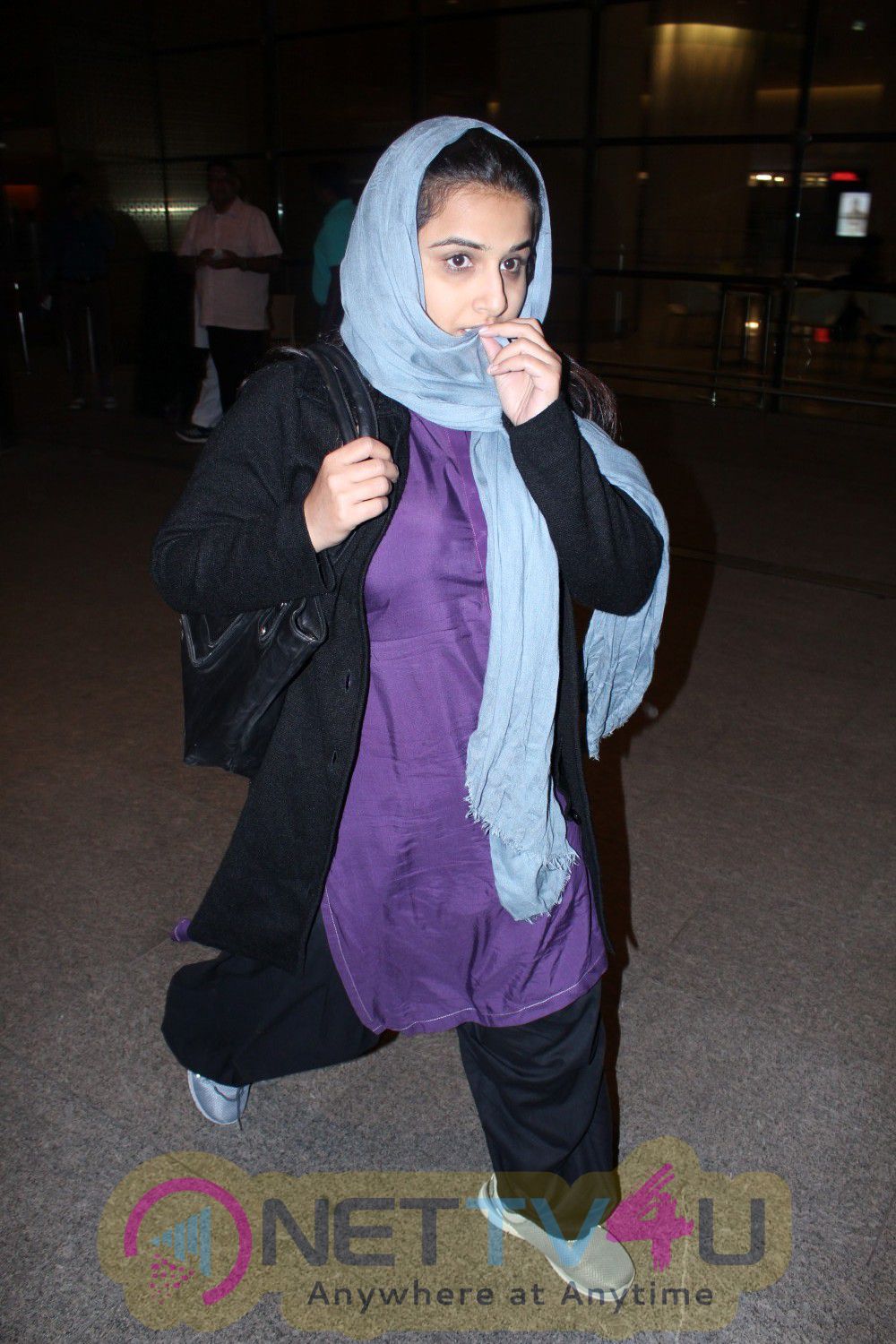 Actress Vidya Balan Spotted At Airport Good Looking Pics Hindi Gallery