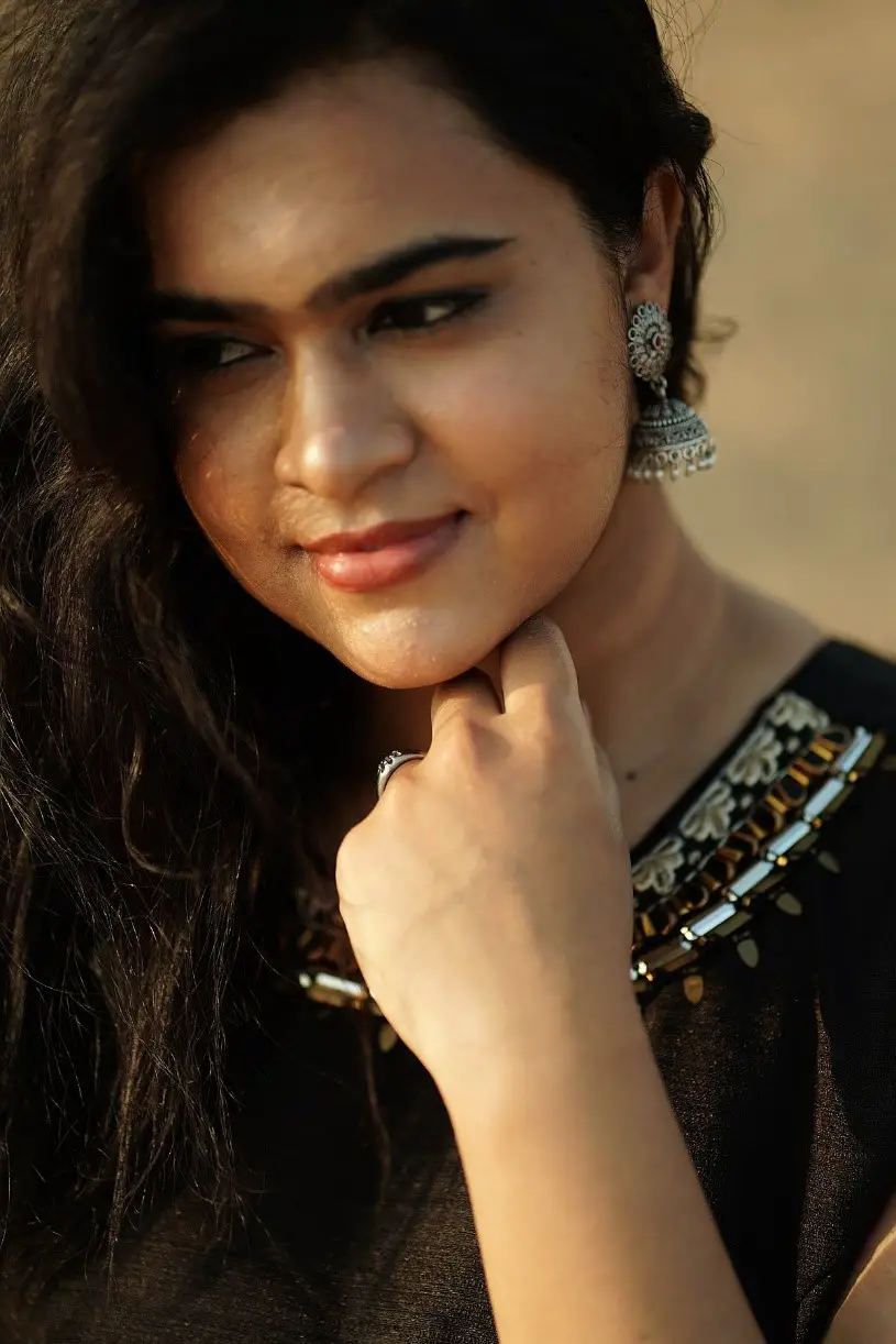 Tamil Playback Singer Priya Mali