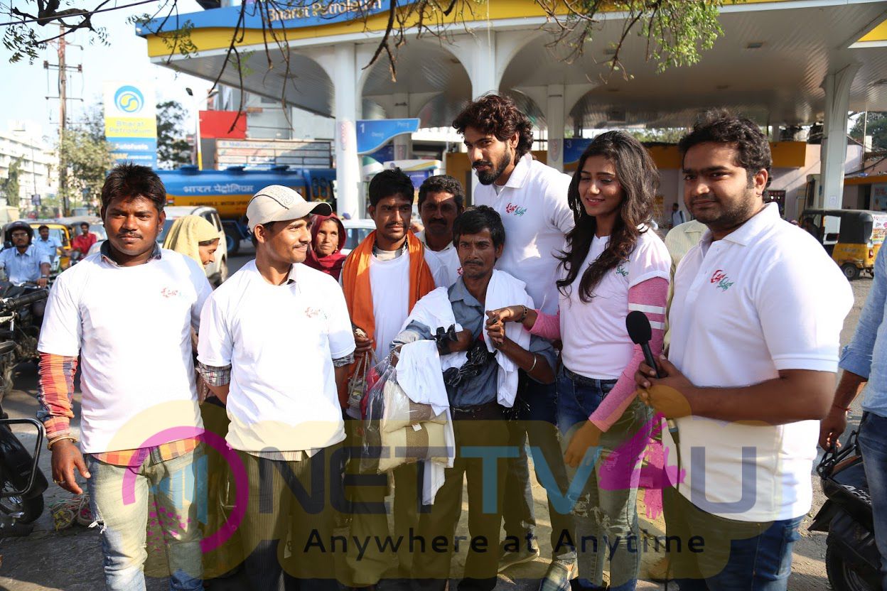 O Pilla Neevala Team Distributes T-shirts To Public  Telugu Gallery