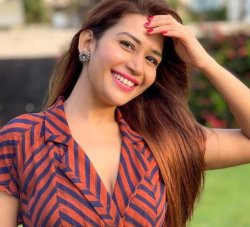 Dhruvi Nanda Hindi YouTuber