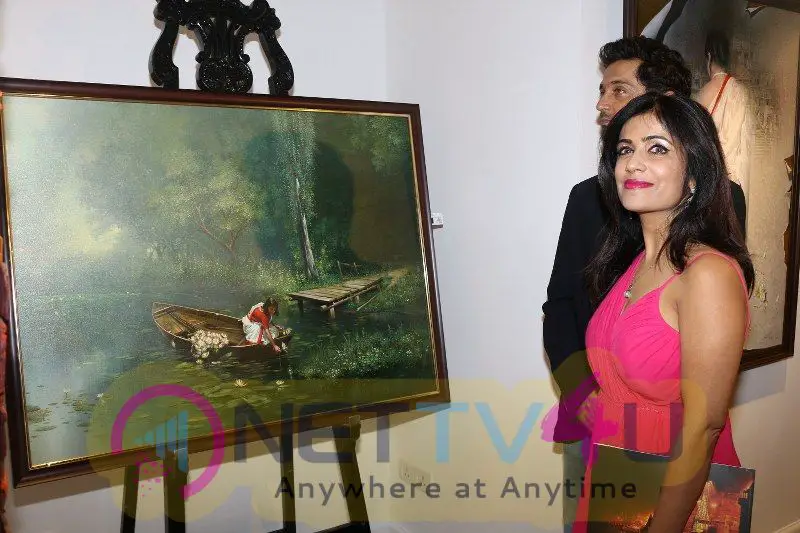 Abhijeet Bhattacharya & Shibani Kashyap At An Art Exhibition Hindi Gallery