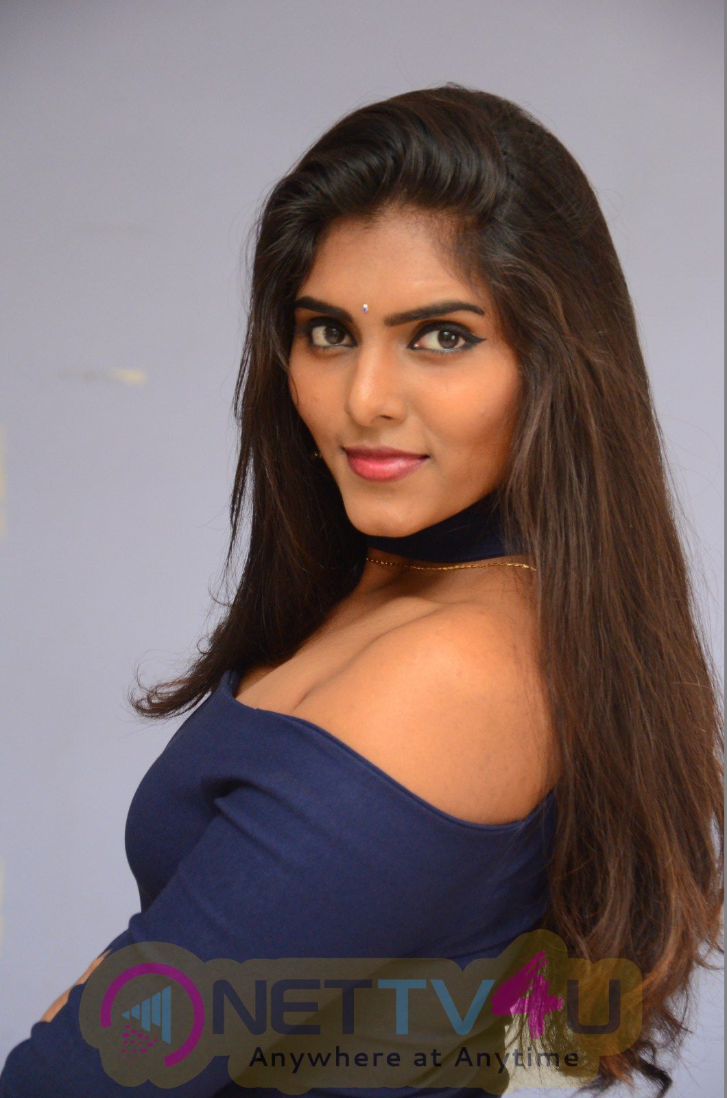 Actress  Aslesha Varma  Romantic Stills  Telugu Gallery