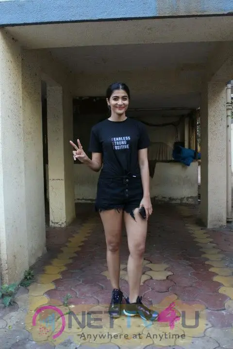 Pooja Hegdem Came To Her Apartment Hindi Gallery