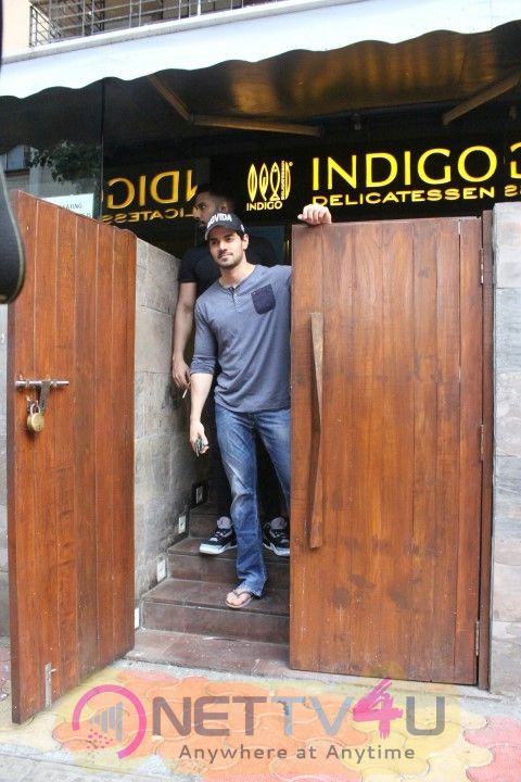 Suraj Pancholi Came To Bandra Hindi Gallery