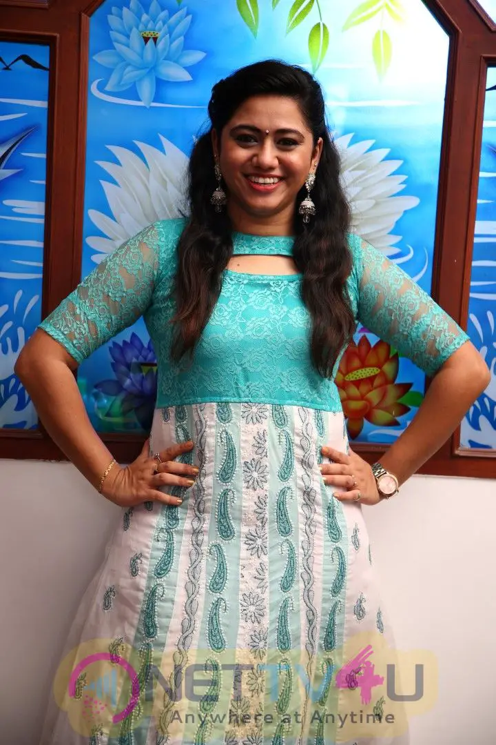 Actress Swetha Subramanian Exclusive Interview Pics Tamil Gallery