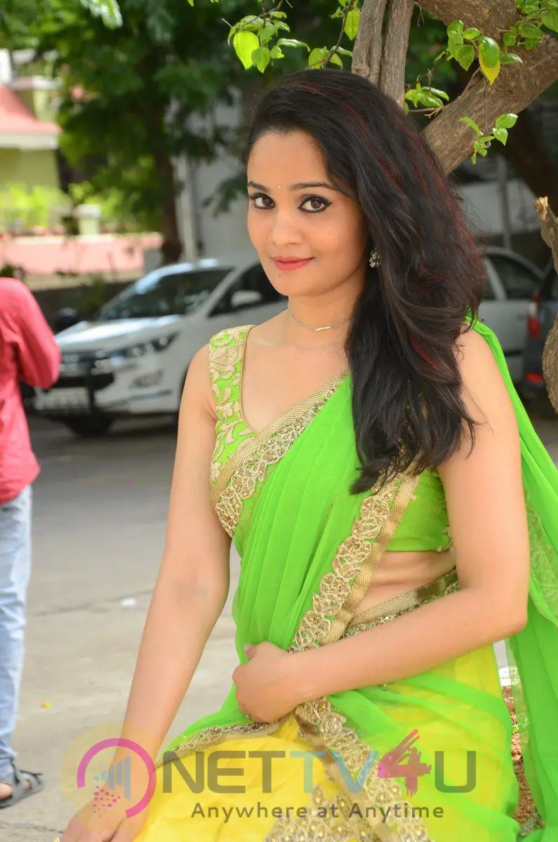 Actress Usha kurapati Lovely Images Telugu Gallery