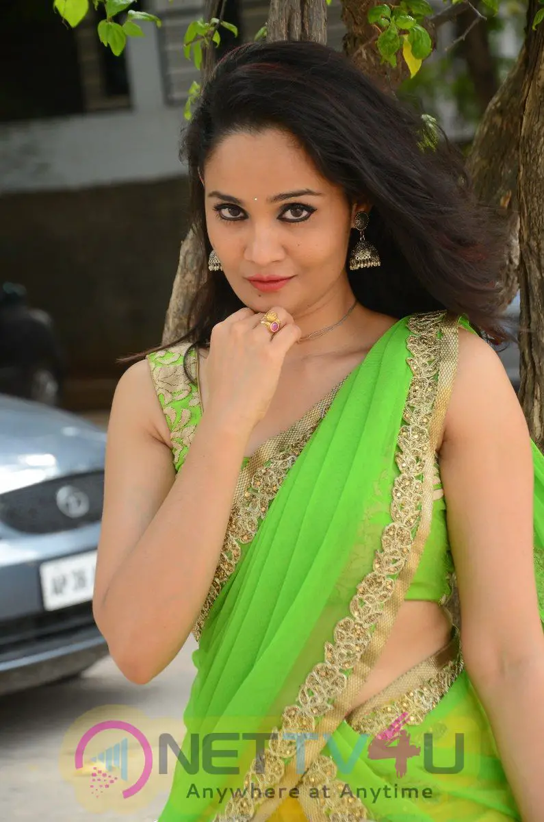 Actress Usha kurapati Lovely Images Telugu Gallery