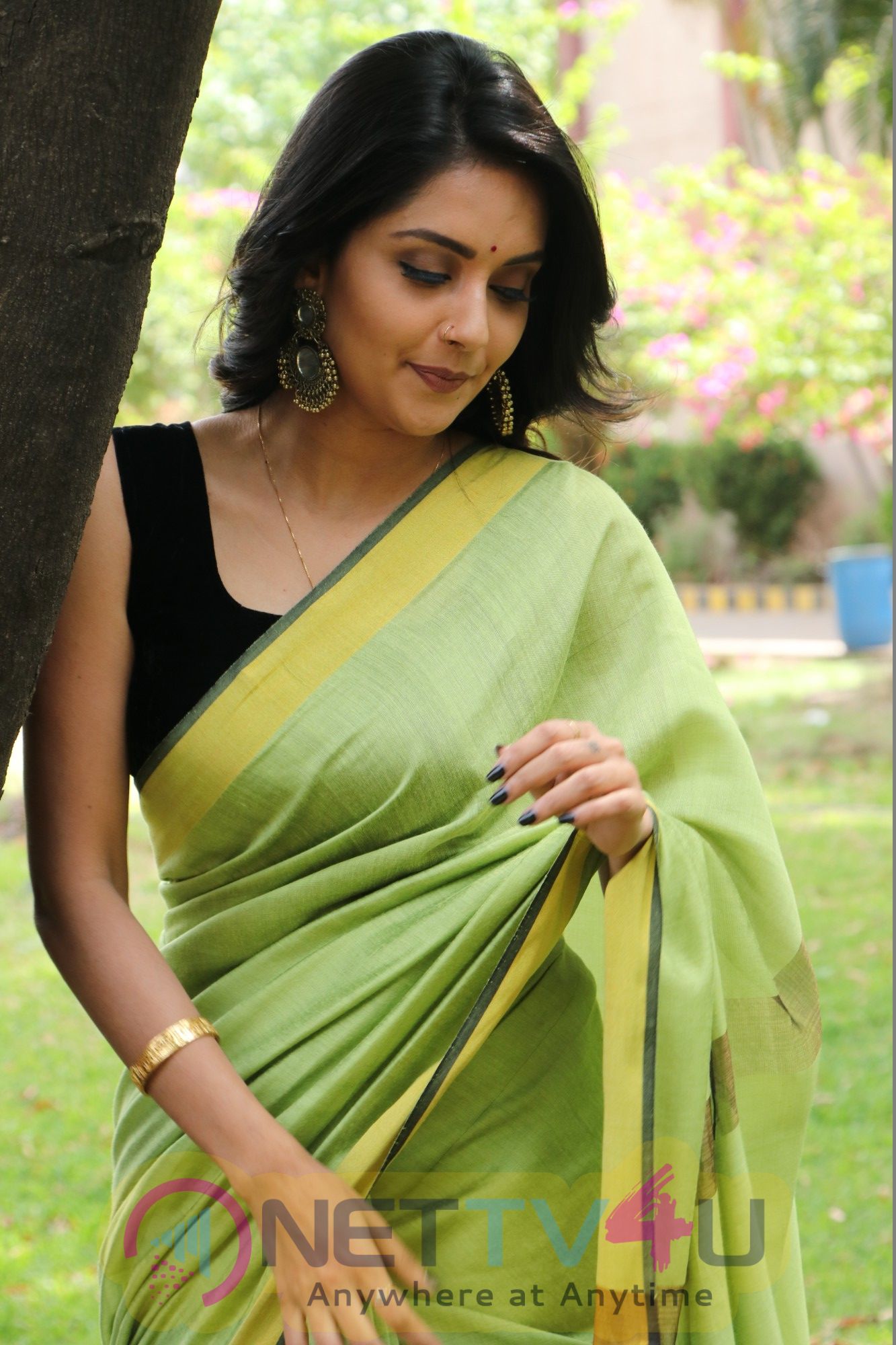 Actress Mahima Nambiar Beautiful Stills Tamil Gallery