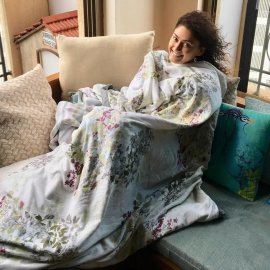 Actress Manjari Phadnis Pretty Pics Kannada Gallery