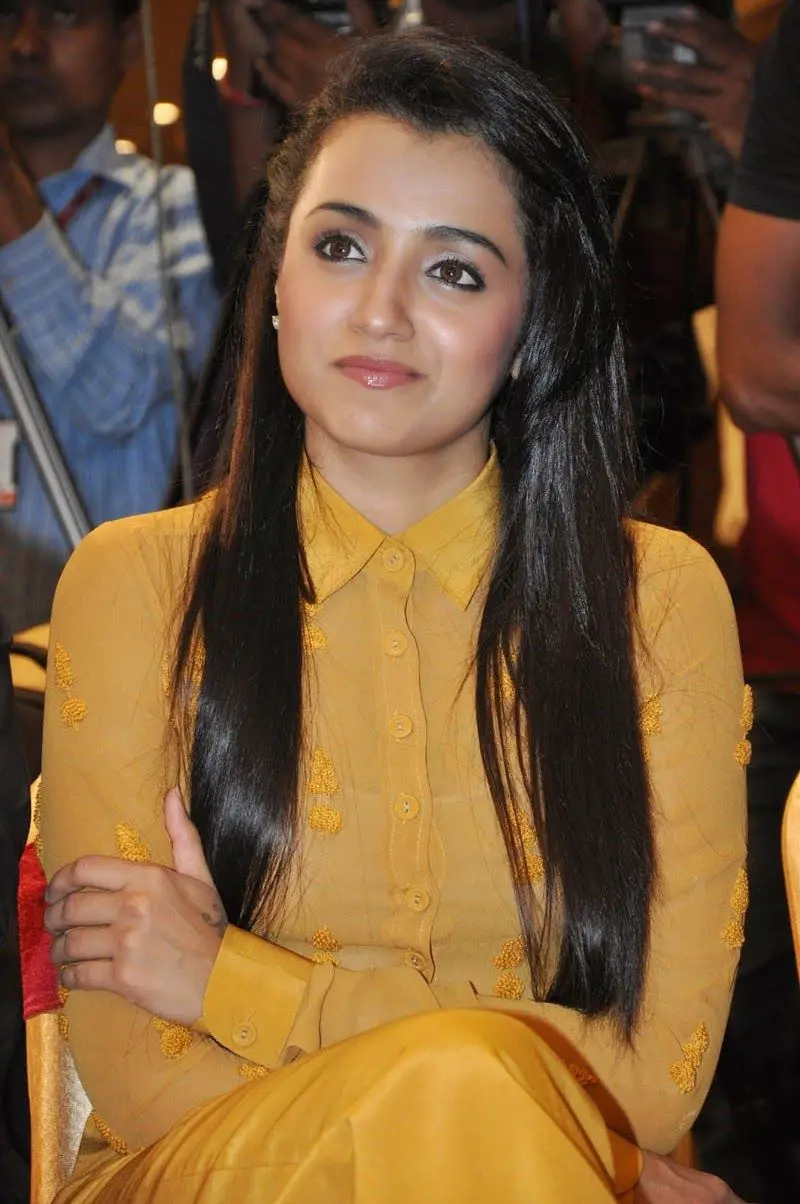 Actress Trisha Krishnan Cute Pics Tamil Gallery