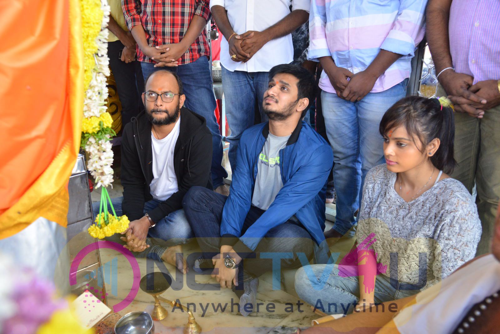 Ekkadiki Pothavu Chinnavada Team Success Tour At Hanuman Junction Temple Photos Telugu Gallery