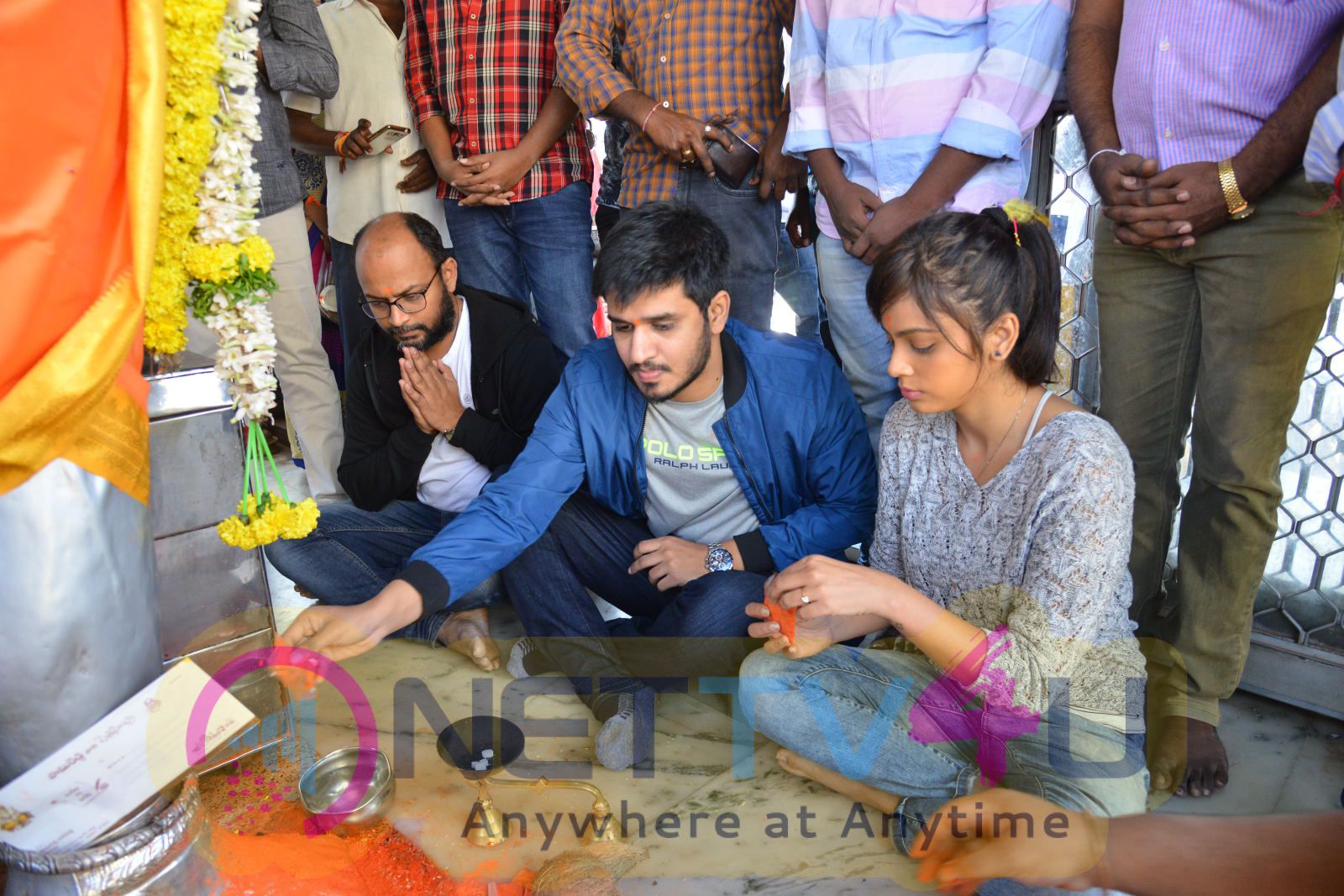 Ekkadiki Pothavu Chinnavada Team Success Tour At Hanuman Junction Temple Photos Telugu Gallery