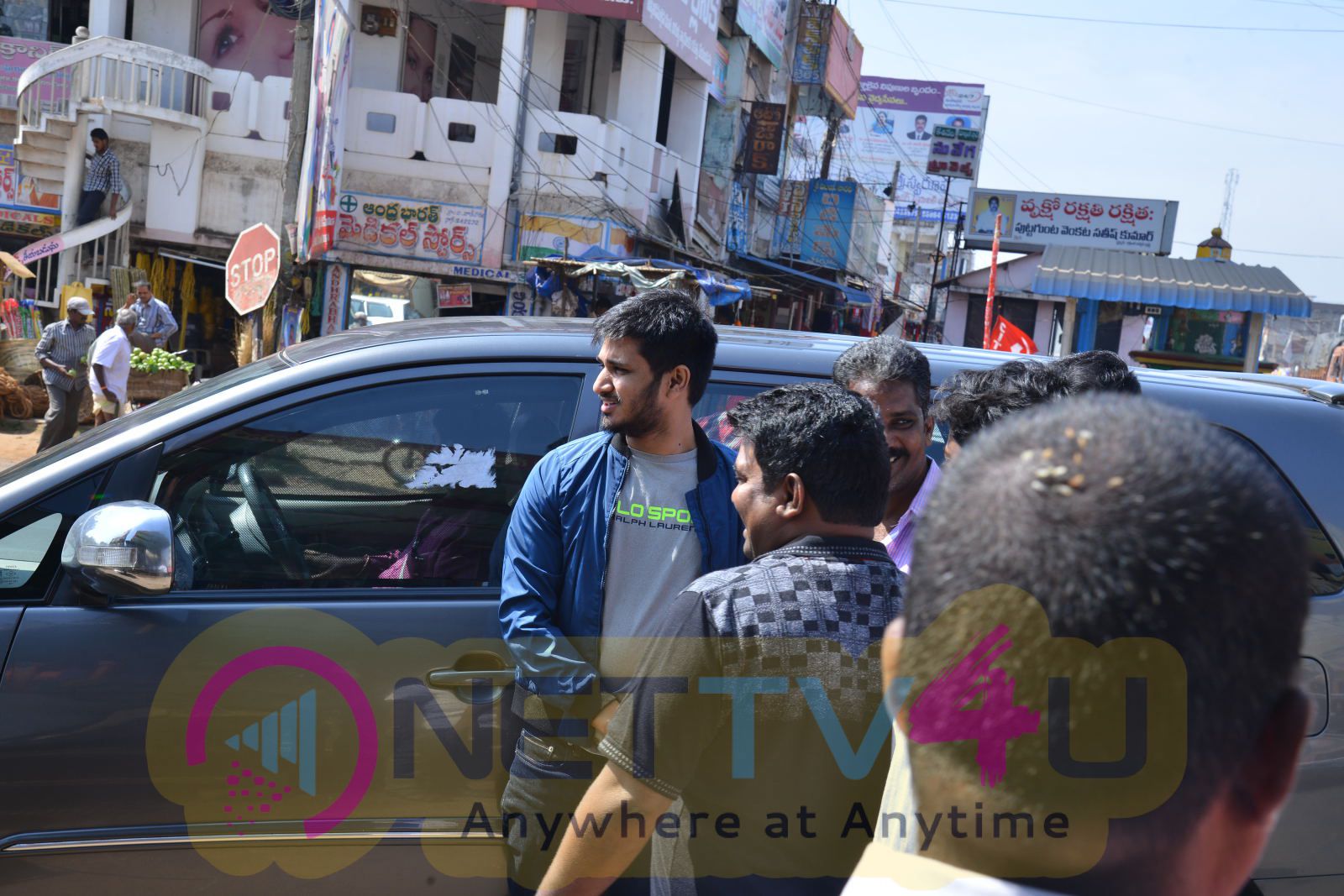 Ekkadiki Pothavu Chinnavada Team Success Tour At Hanuman Junction Temple Photos Telugu Gallery