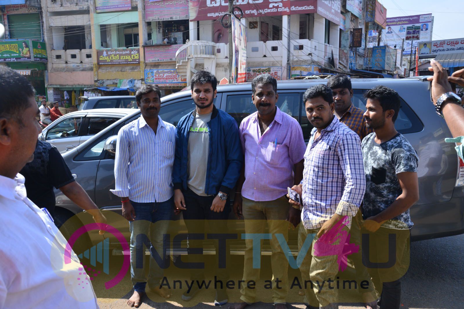 Ekkadiki Pothavu Chinnavada Team Success Tour At Hanuman Junction Temple Photos Telugu Gallery