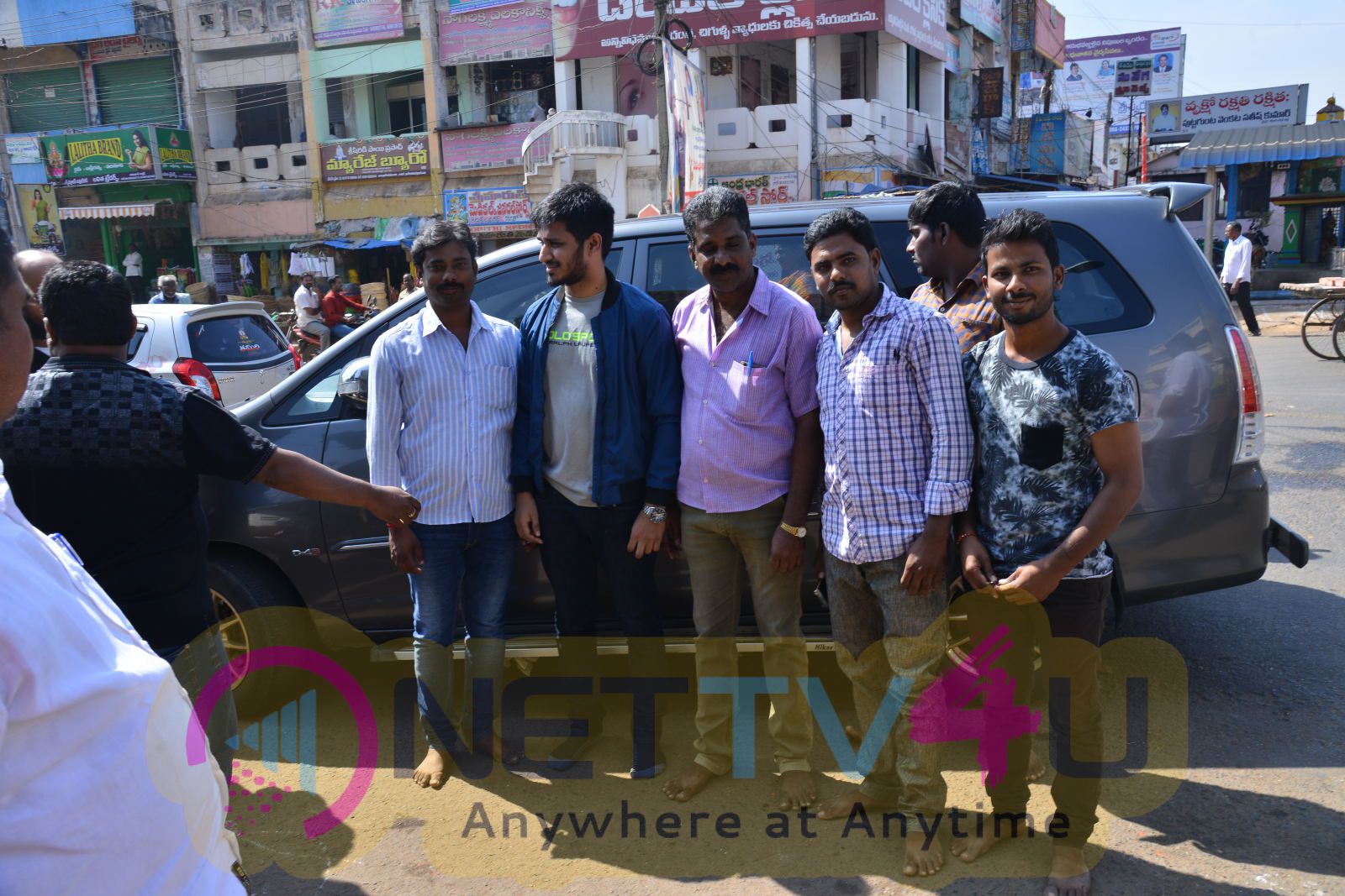 Ekkadiki Pothavu Chinnavada Team Success Tour At Hanuman Junction Temple Photos Telugu Gallery