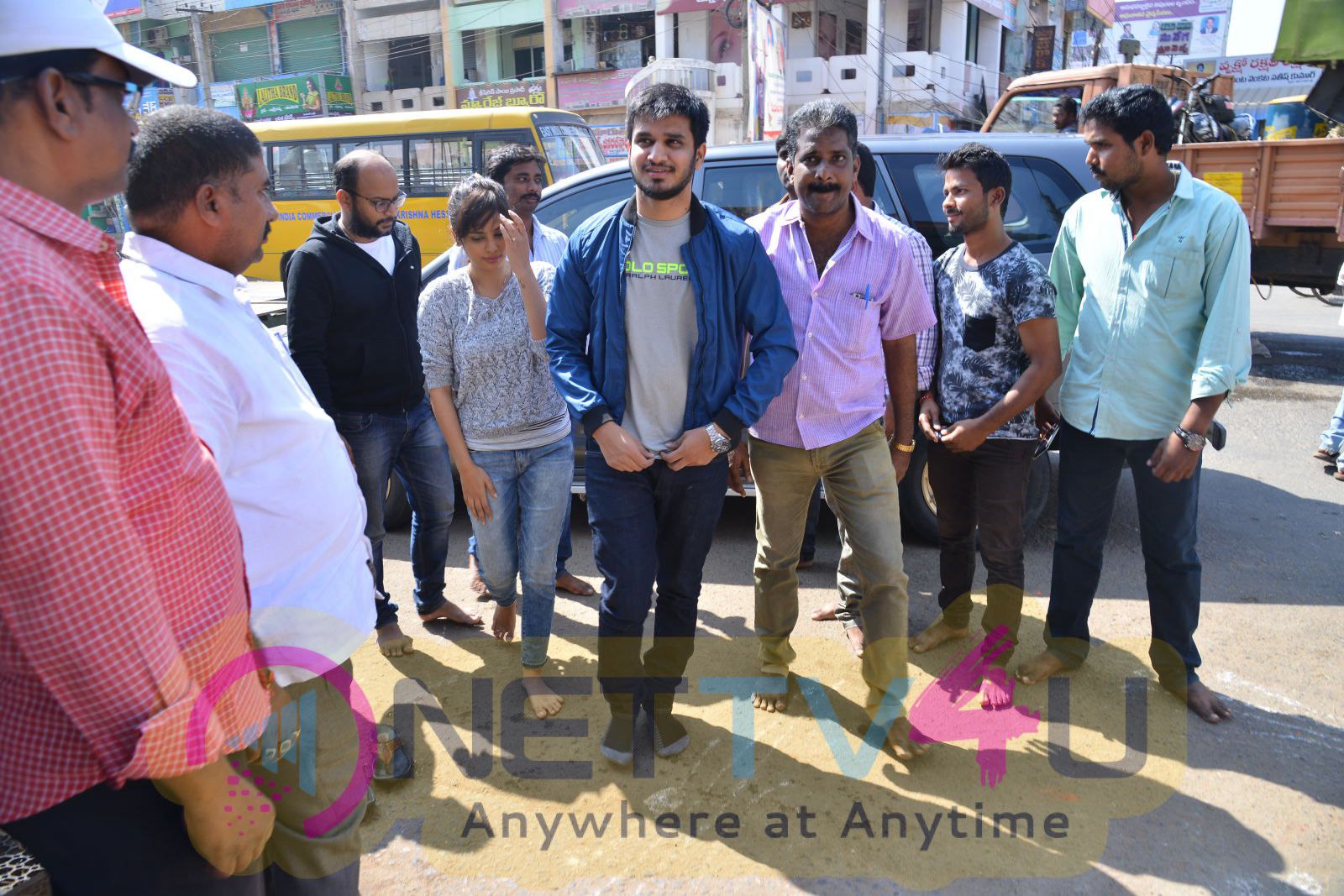 Ekkadiki Pothavu Chinnavada Team Success Tour At Hanuman Junction Temple Photos Telugu Gallery