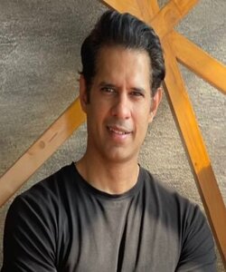 Shahzad Iqbal Urdu Anchor