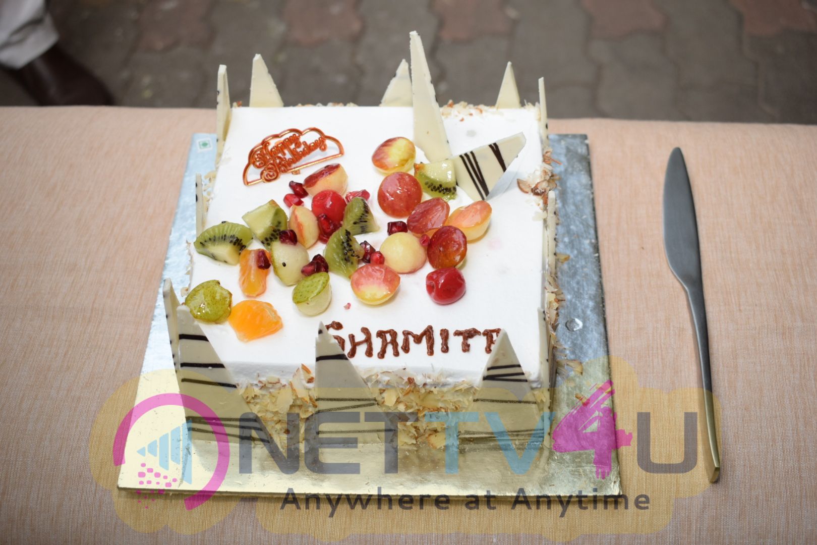 Shamita Shetty Celebrates Her Birthday With Cake Cutting At Her Residence Pics Hindi Gallery