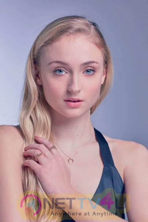  English Actress Sophie Turner New Photos English Gallery