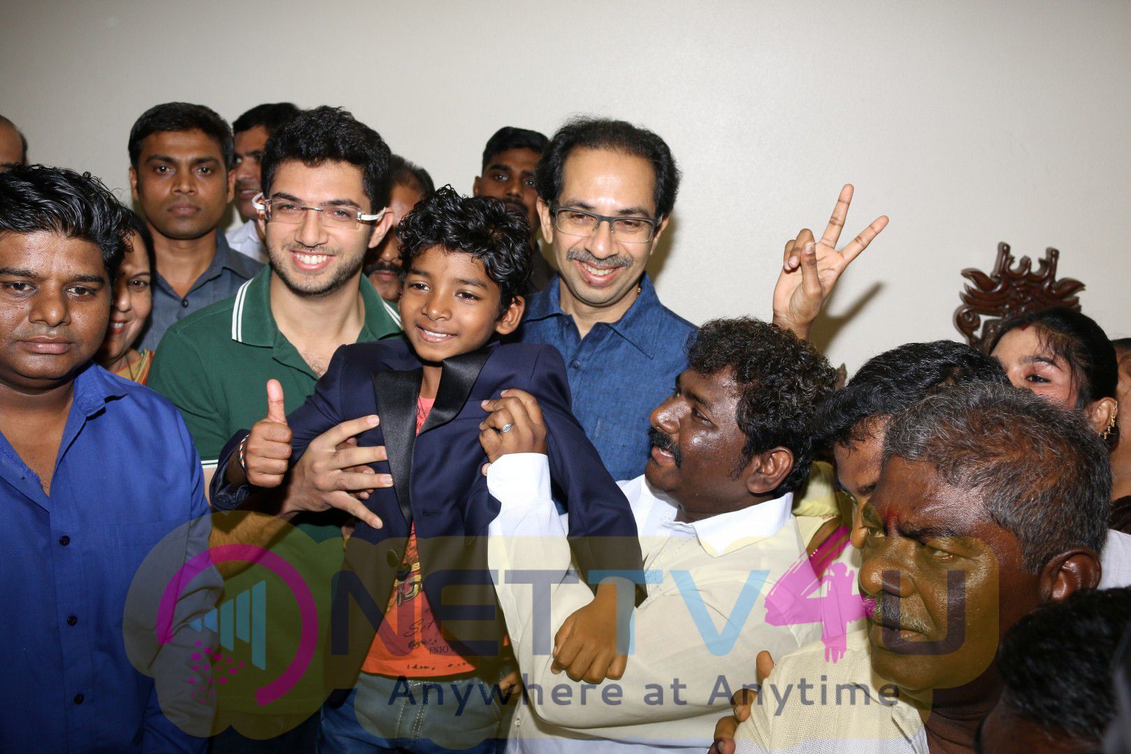 Photo Of Film Lion Actor Sunny Pawar Take Blessings Of Thackeray Family  Hindi Gallery