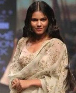 Rhea Resham Bari Hindi Contestant