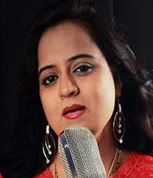 Marathi Singer Amruta Dahivelkar