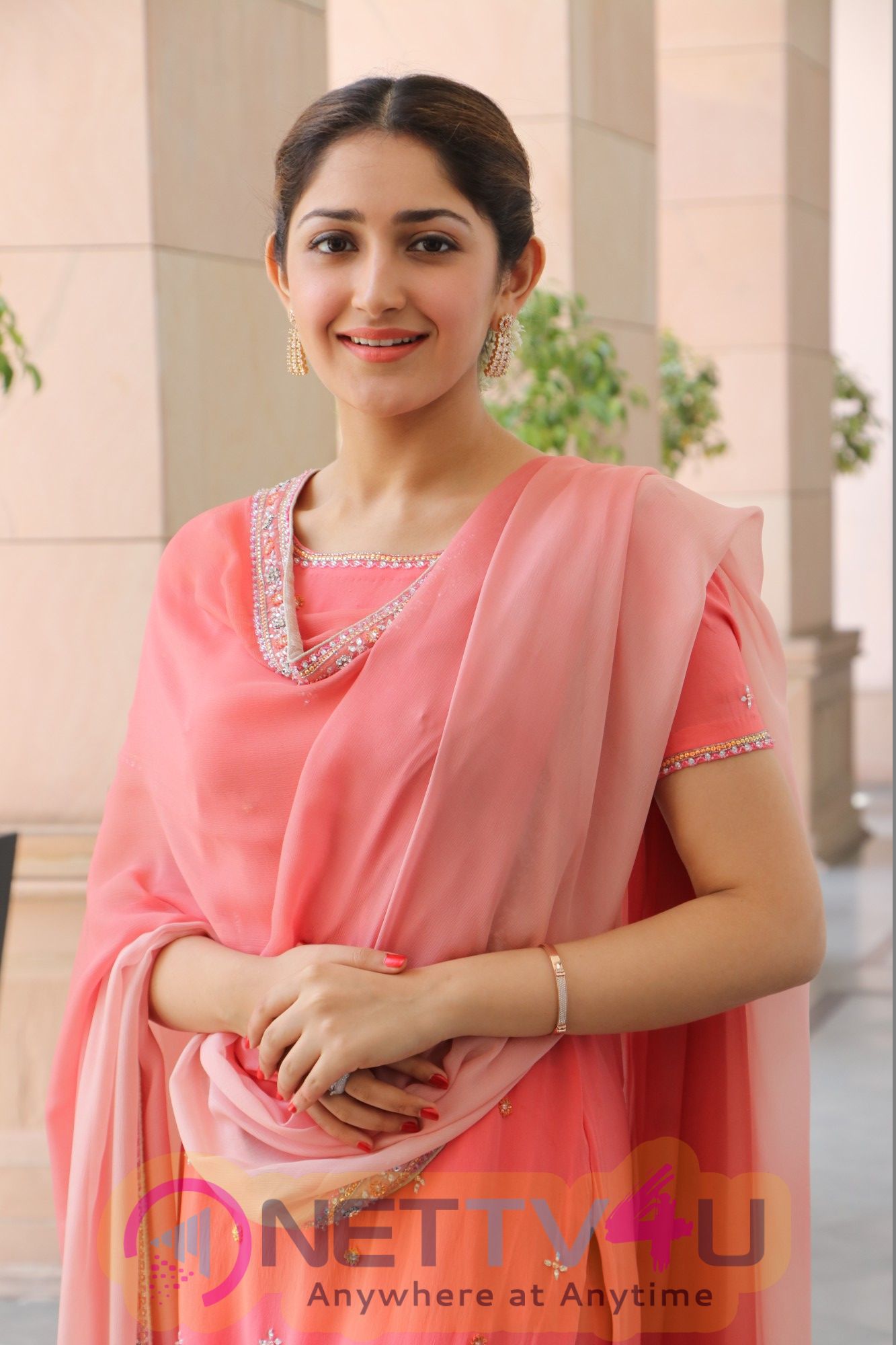 Actress Sayesha Saigal Beautiful Images Tamil Gallery