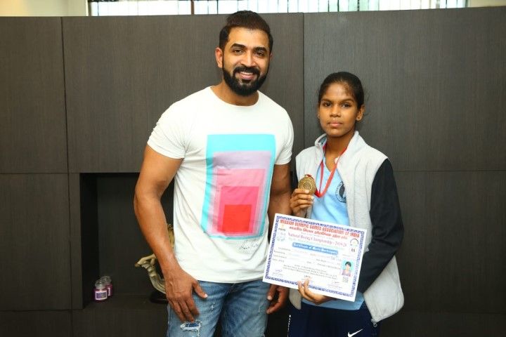 Arun Vijay Surprise Meet To Tamil Nadu Boxers Tamil Gallery