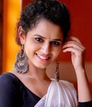 Malayalam Tv Actress Meenakshi Raveendran
