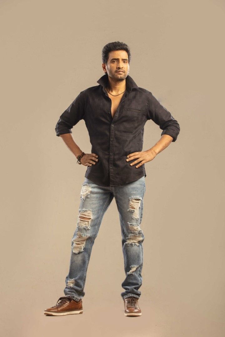 Actor Santhanam Handsome Looks Tamil Gallery